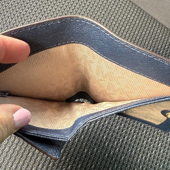 Michael Kors Jet Set Travel Saffiano Flap Card Holder in a Navy Blue - Picture 4 of 4